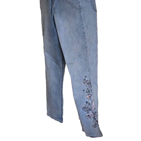 Chico's ankle Jeans Embroidered flowers Size 2.5 Denim 26 Inseam - Picture 2 of 7